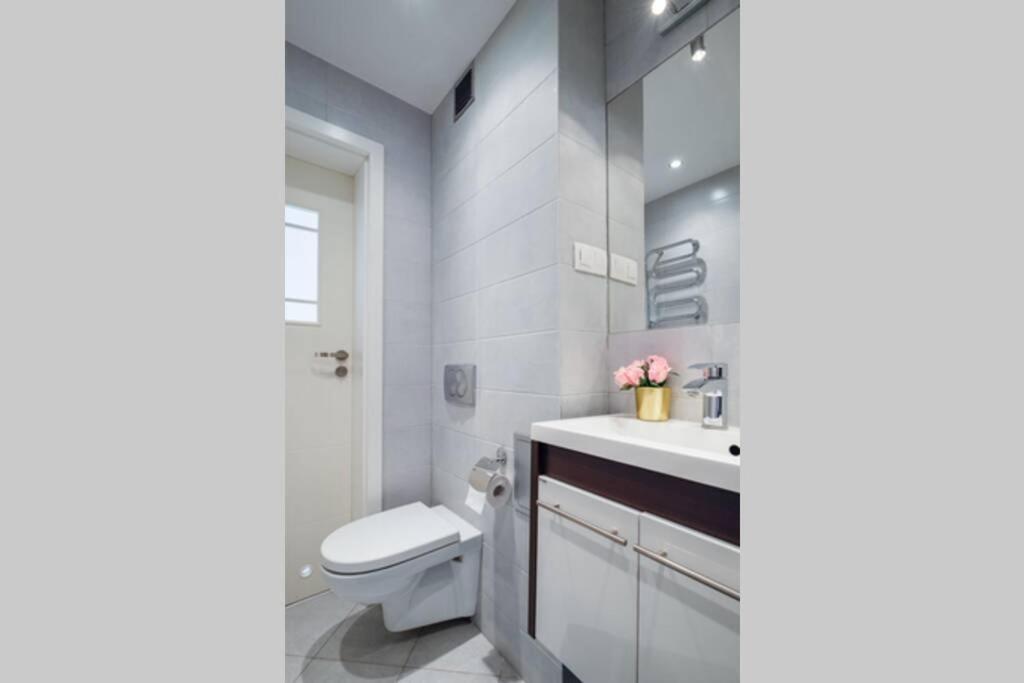 Apartment White Beds - For 6 People In The Center Krakau