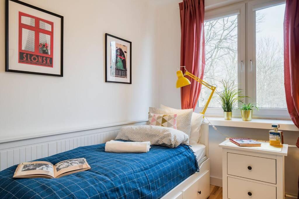 Apartment White Beds - For 6 People In The Center *