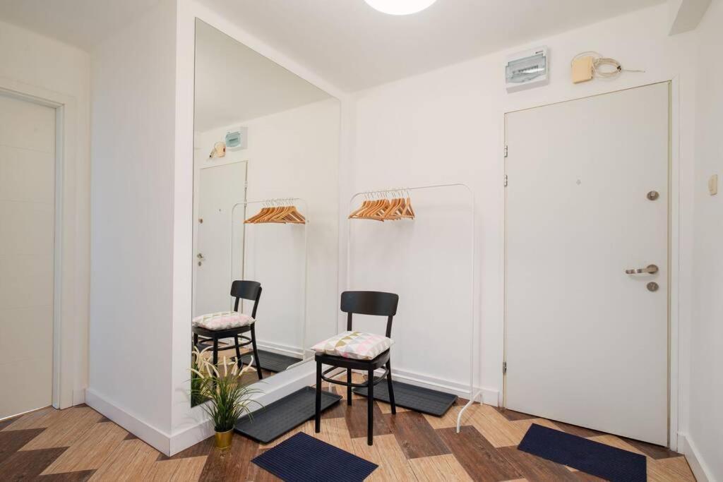White Beds - For 6 People In The Center Apartment Krakau