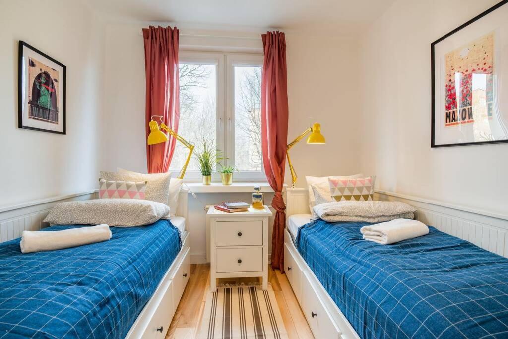 White Beds - For 6 People In The Center Apartment